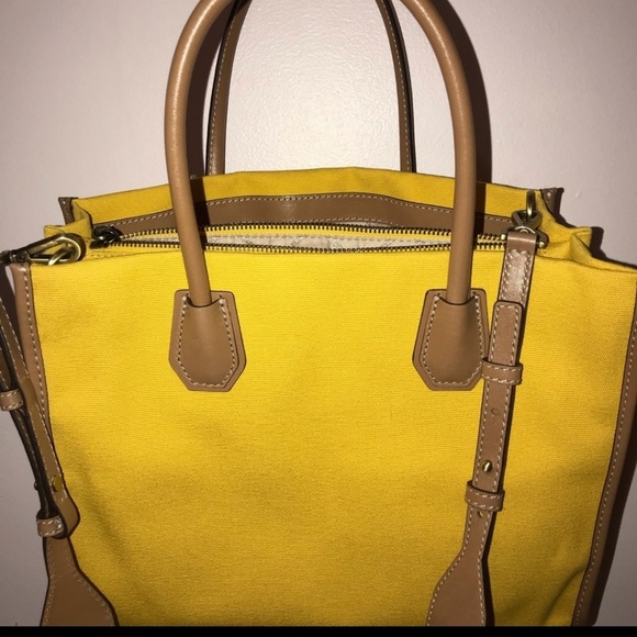 Michael Kors Handbags - NWT Michael Kors Mercer Tote